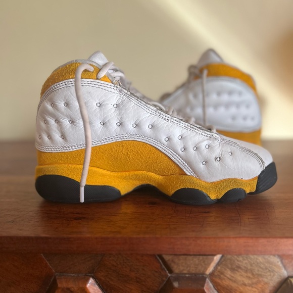 Kids Jordan Retro 13 White/Yellow Size 3.5Y - Picture 5 of 12